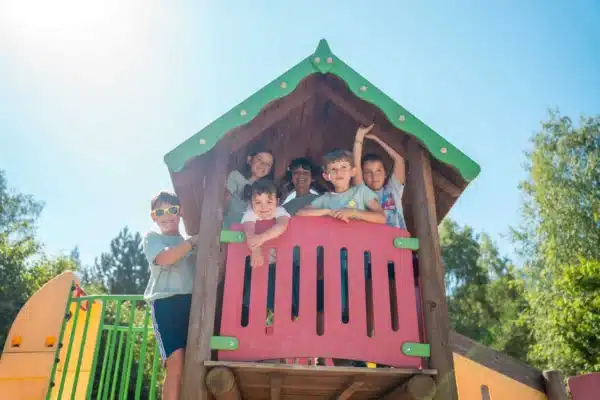 Aktivitäten & Animationen 11 Camping LeBourgdOisans LeColporteur Ciela Village Aire de jeux enfants 124
