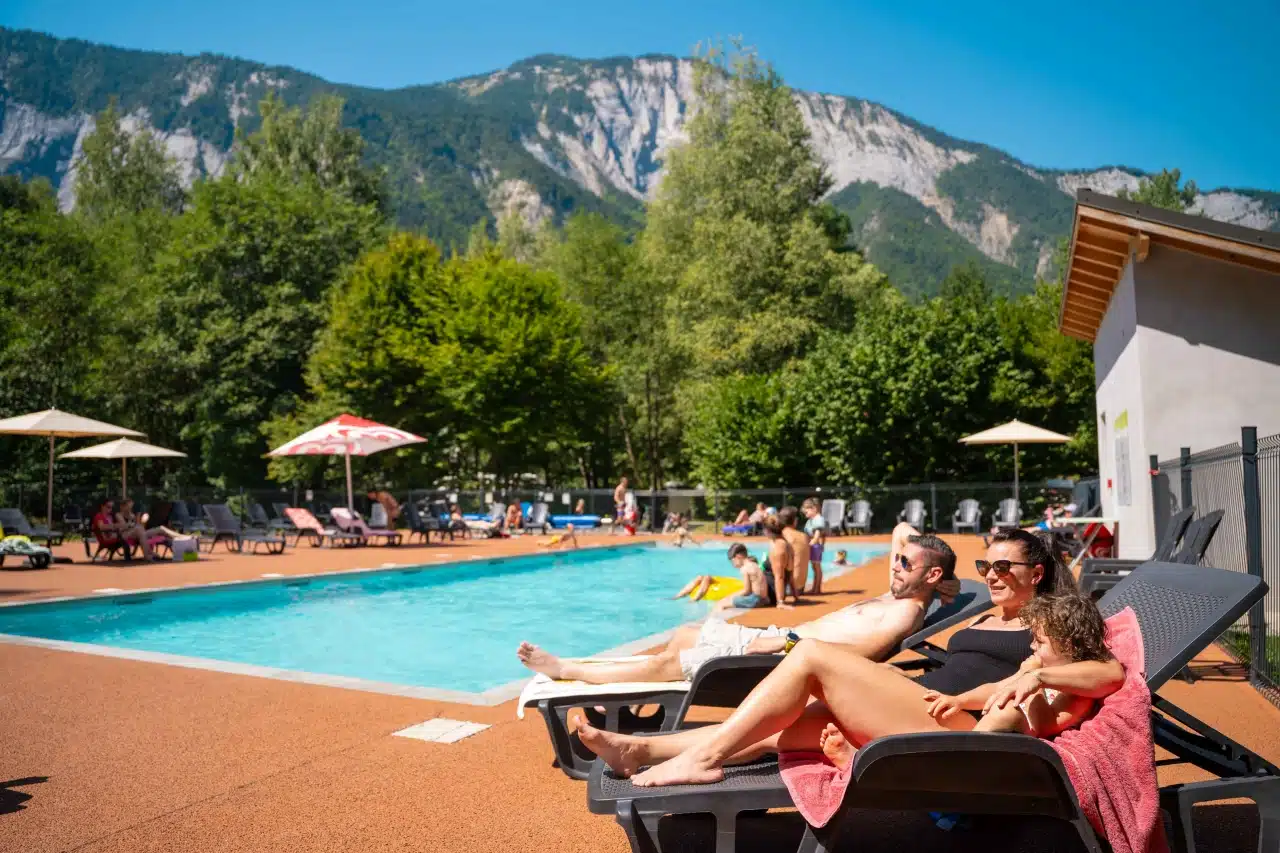 Chalet avec jacuzzi privatif SPA en Isère 14 Camping LeBourgdOisans LeColporteur Ciela Village Piscine 207