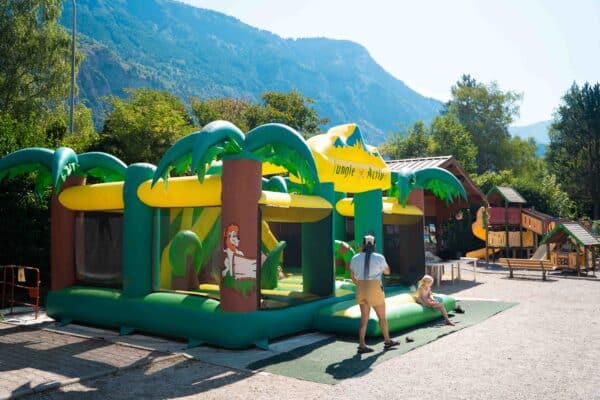 Camping LeBourgdOisans LeColporteur Ciela Village Jeux gonflables 123