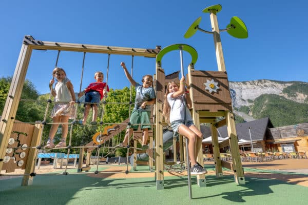 .Aktivitäten und Unterhaltungsangebote 8 055 Camping Isere Colporteur Ciela Village Aire de Jeux